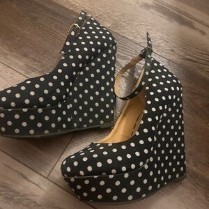 Black and white polka dot wedge
